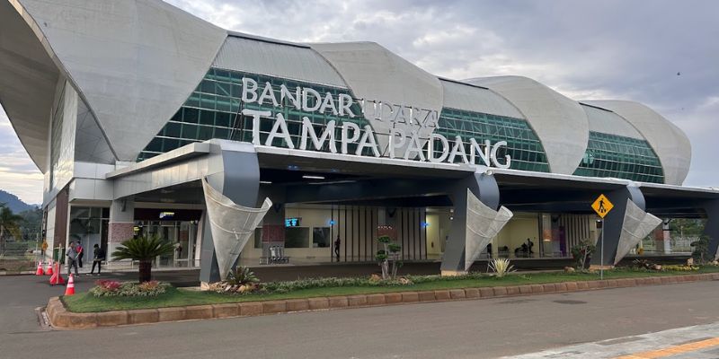 Tampa Padang Airport