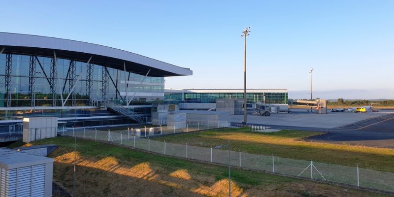 Santiago–Rosalía de Castro Airport