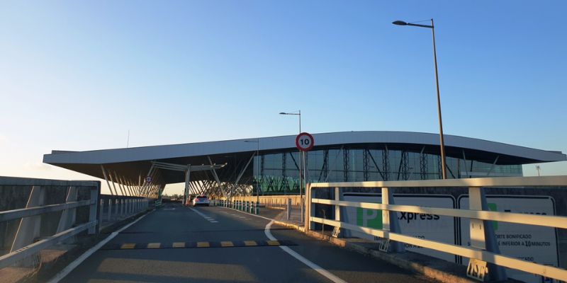 Santiago–Rosalía de Castro Airport